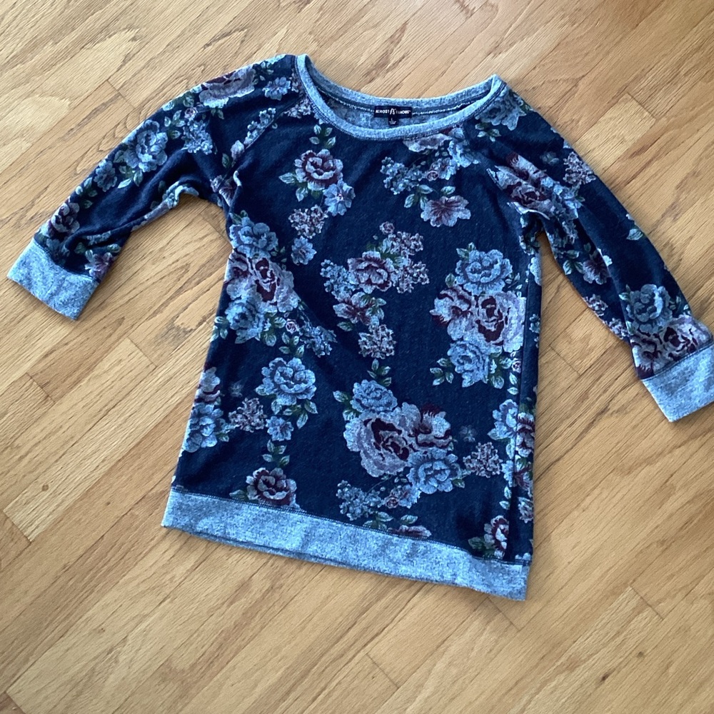 Almost Famous Floral Long Sleeve top in  Gray
